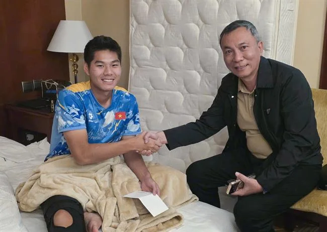 Sân bóng đá rực sáng với trái bóng trên sân, tượng trưng cho các giải đấu bóng đá tại 98win.